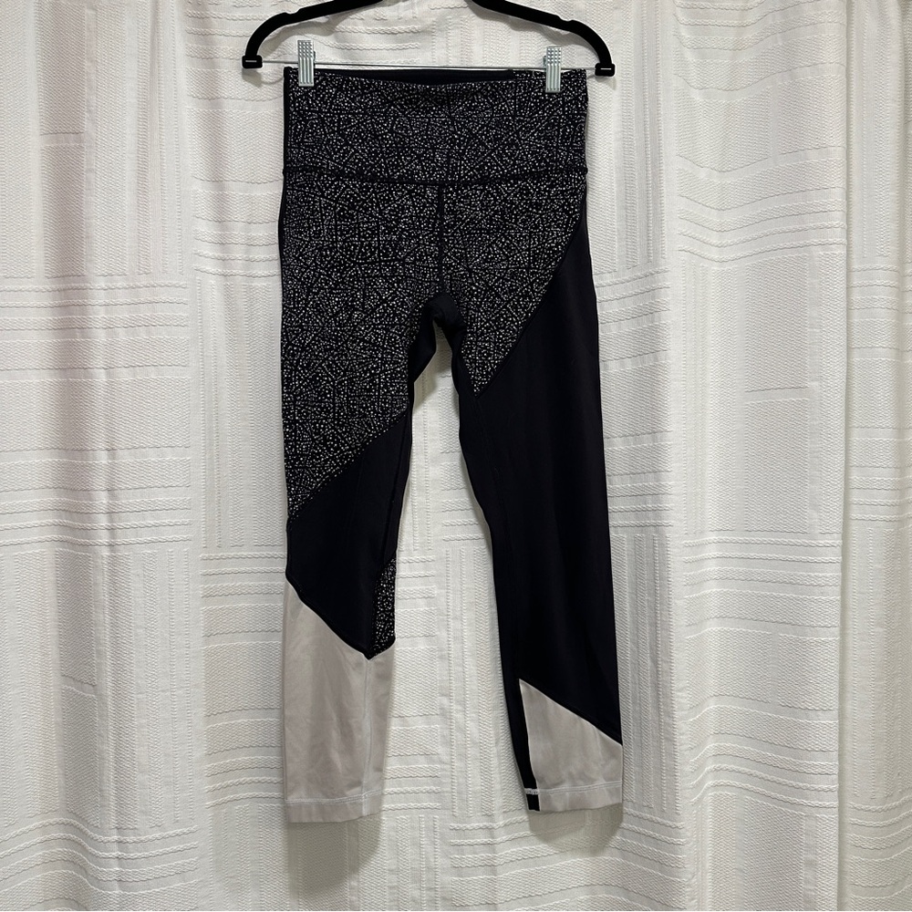 Lululemon black/white patterned leggings